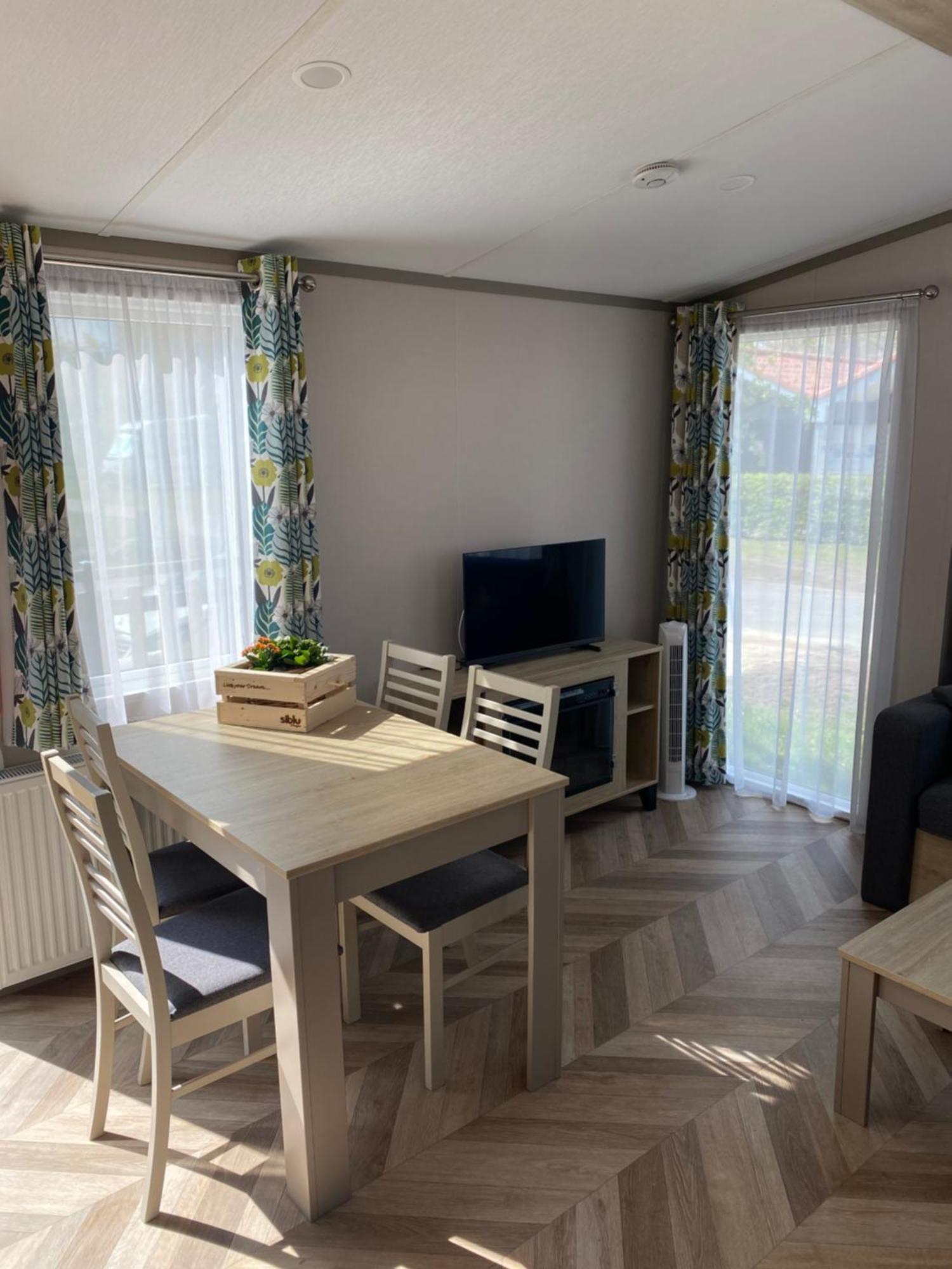 4 Persoons Chalet Hz 21 Lauwersoog Exteriör bild